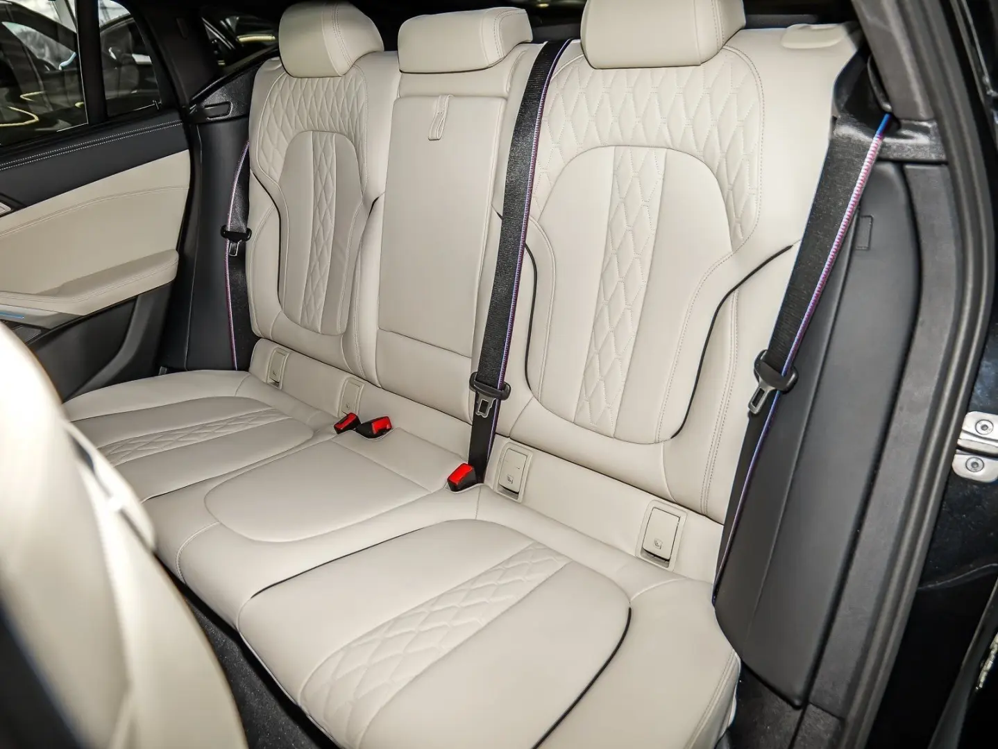 X6 xDr30d MSpPro Massage IconicGlow SkyLounge CraftedC