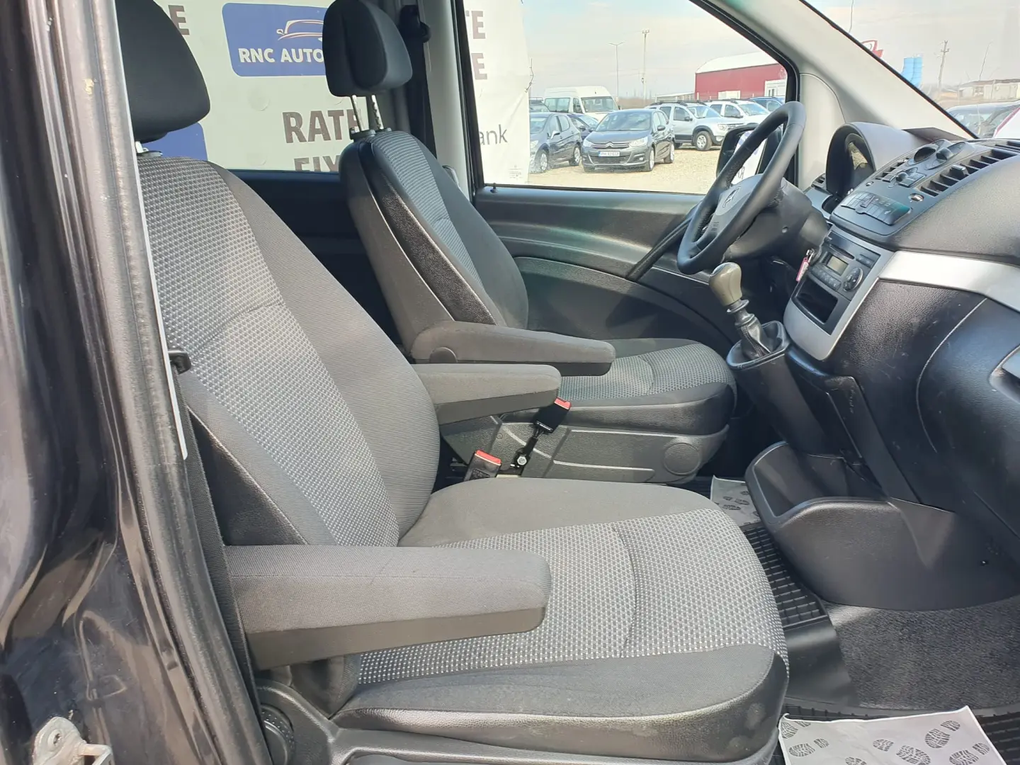 Mercedes-Benz Vito 8  1 LOCURI