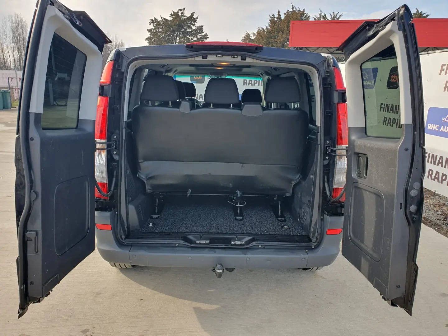 Mercedes-Benz Vito 8  1 LOCURI