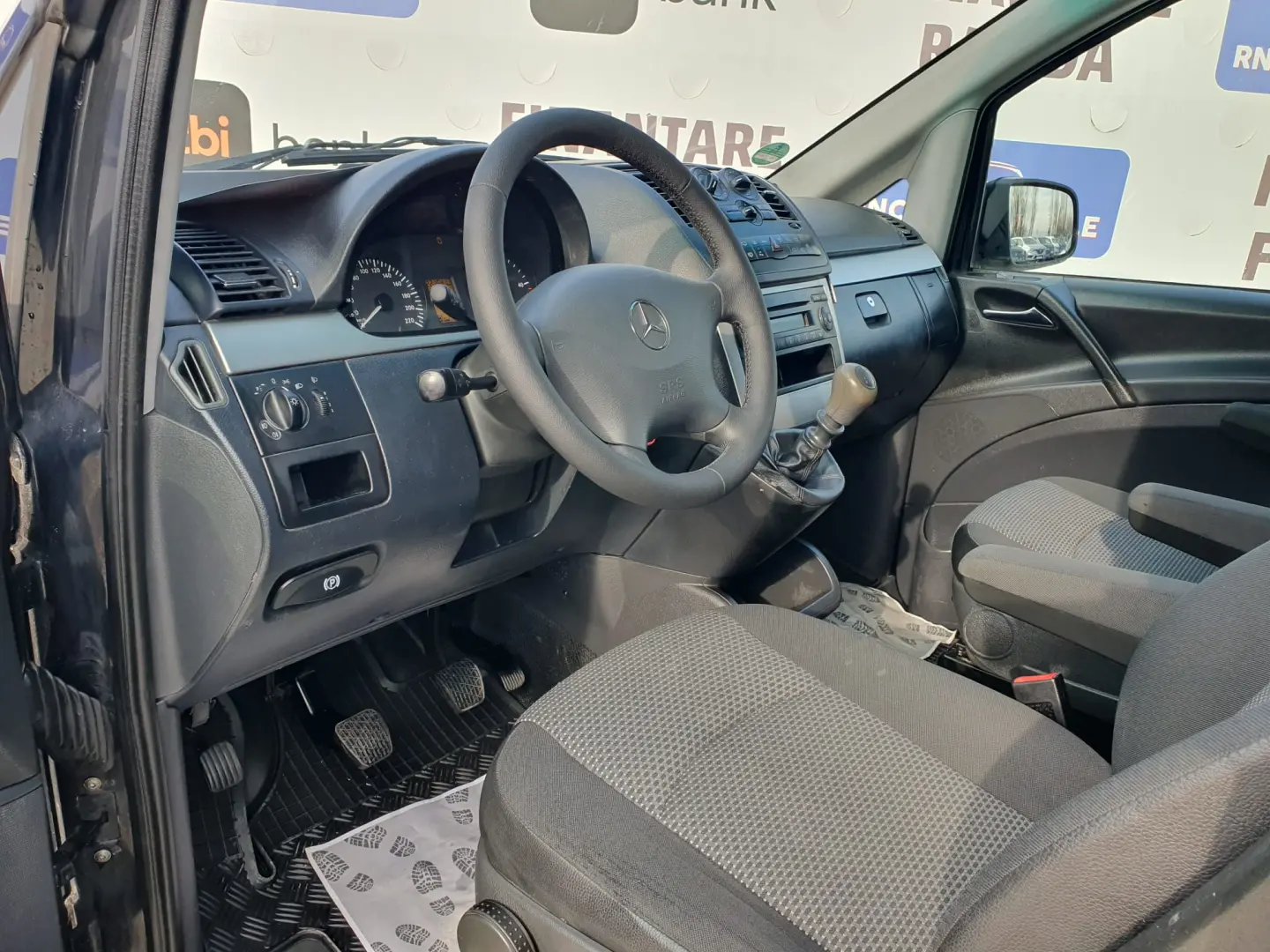 Mercedes-Benz Vito 8  1 LOCURI