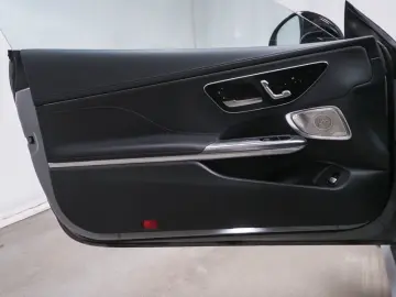 CLE 200 AMG PREMIUM PLUS PANO NIGHT DISTR HEADUP