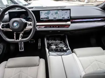 BMW 550 Pachetul sport xDrive M Pano