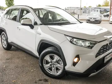 TOYOTA RAV 4 E-CVT