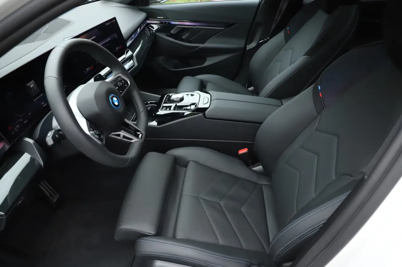 BMW 550 e xDrive M Sport Pro Pano AHK