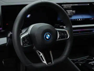 BMW 550 e xDrive M Sport Pro Pano AHK