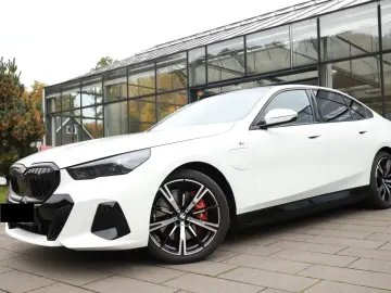 BMW 550 e xDrive M Sport Pro Pano AHK