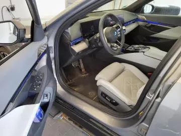 BMW 550 e LIMUZINĂ xDRIVE M SPORT ICON