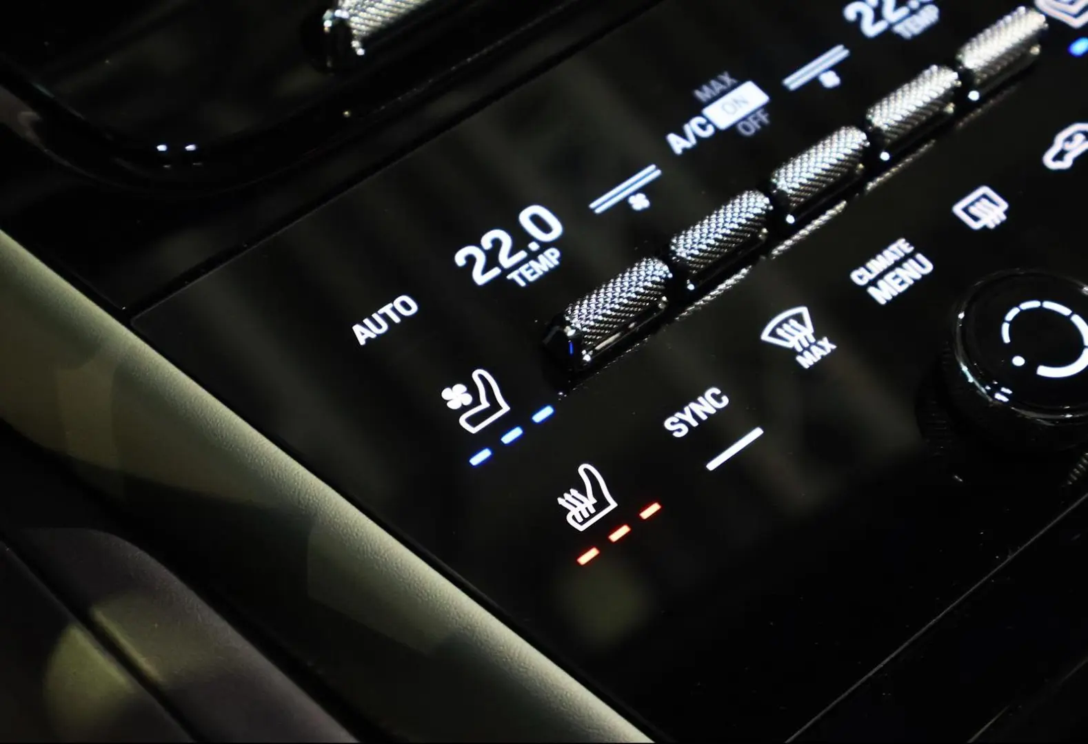 Porsche Cayenne E-Hybrid pneu pano masaj ventilatie Matrix