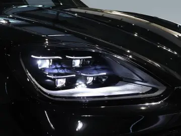 Porsche Cayenne E-Hybrid pneu pano masaj ventilatie Matrix