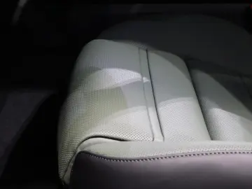 Porsche Cayenne E-Hybrid pneu pano masaj ventilatie Matrix