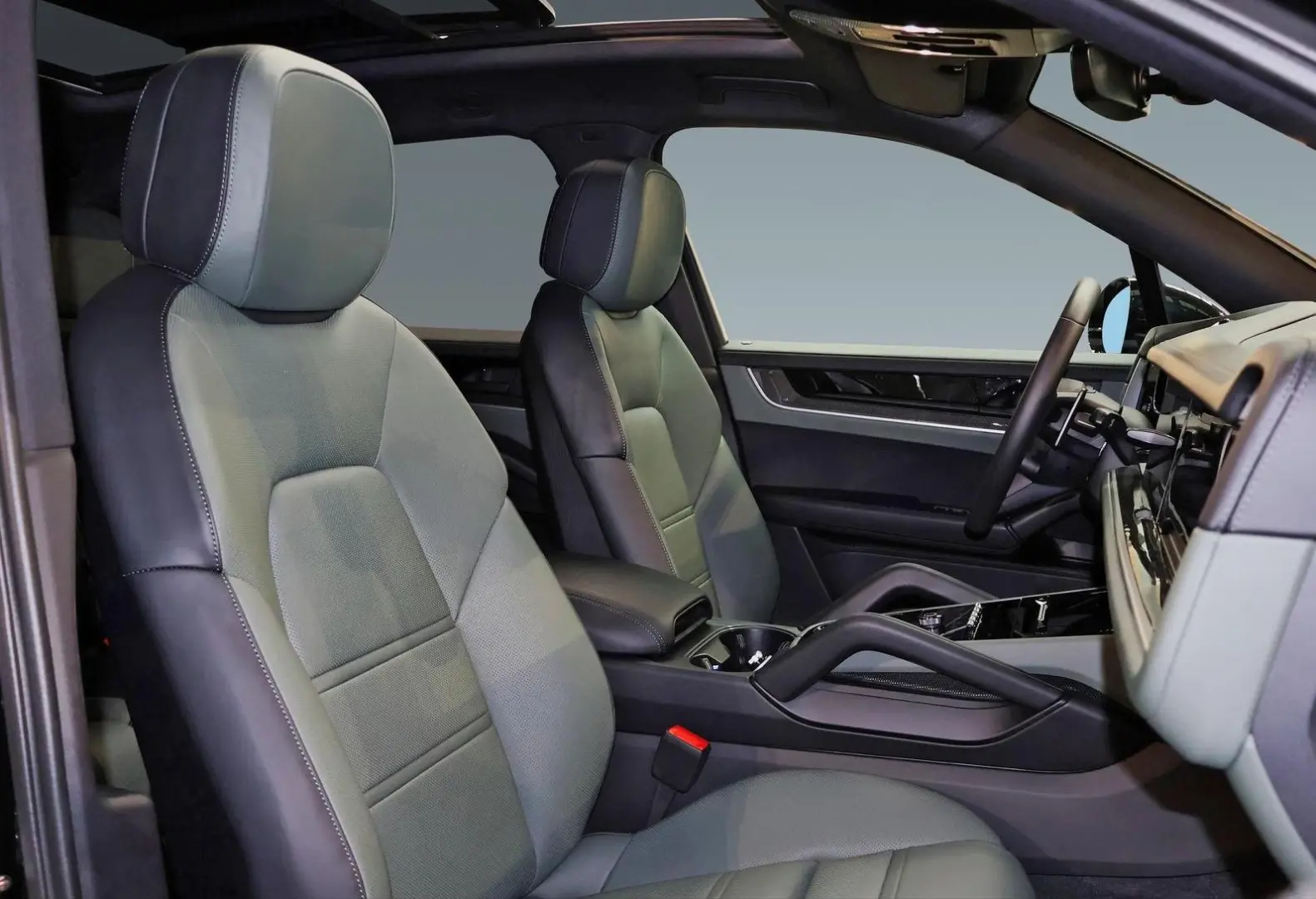 Porsche Cayenne E-Hybrid pneu pano masaj ventilatie Matrix