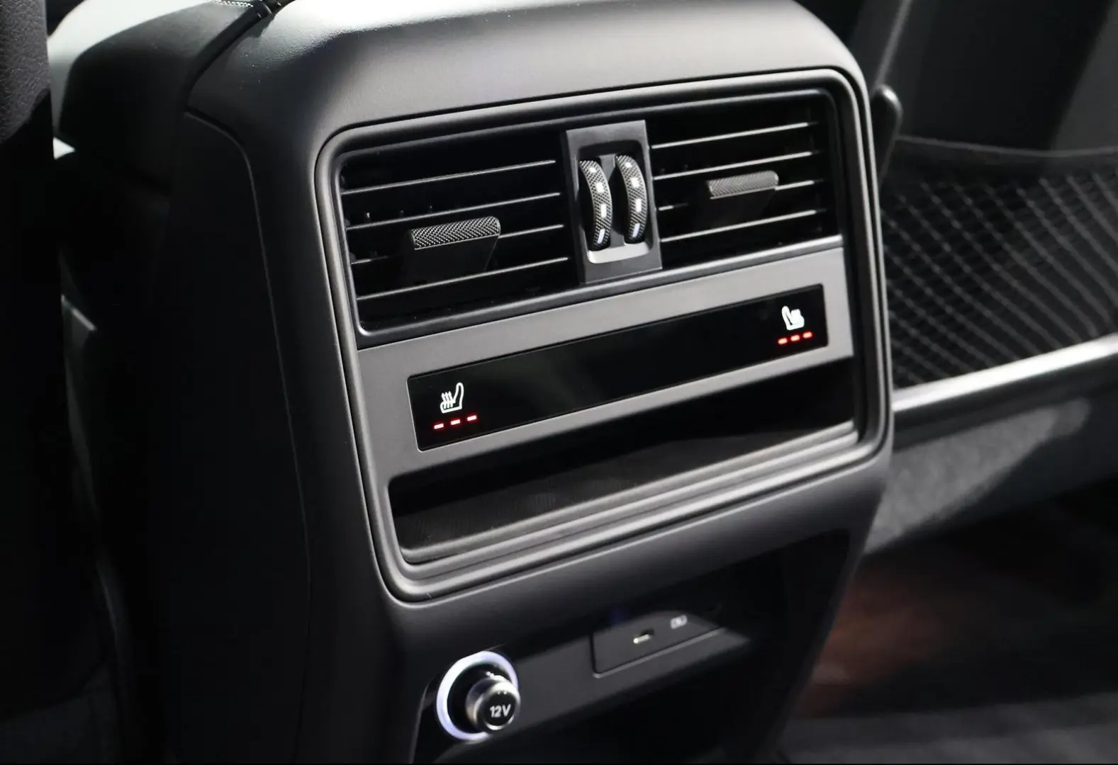 Porsche Cayenne E-Hybrid pneu pano masaj ventilatie Matrix