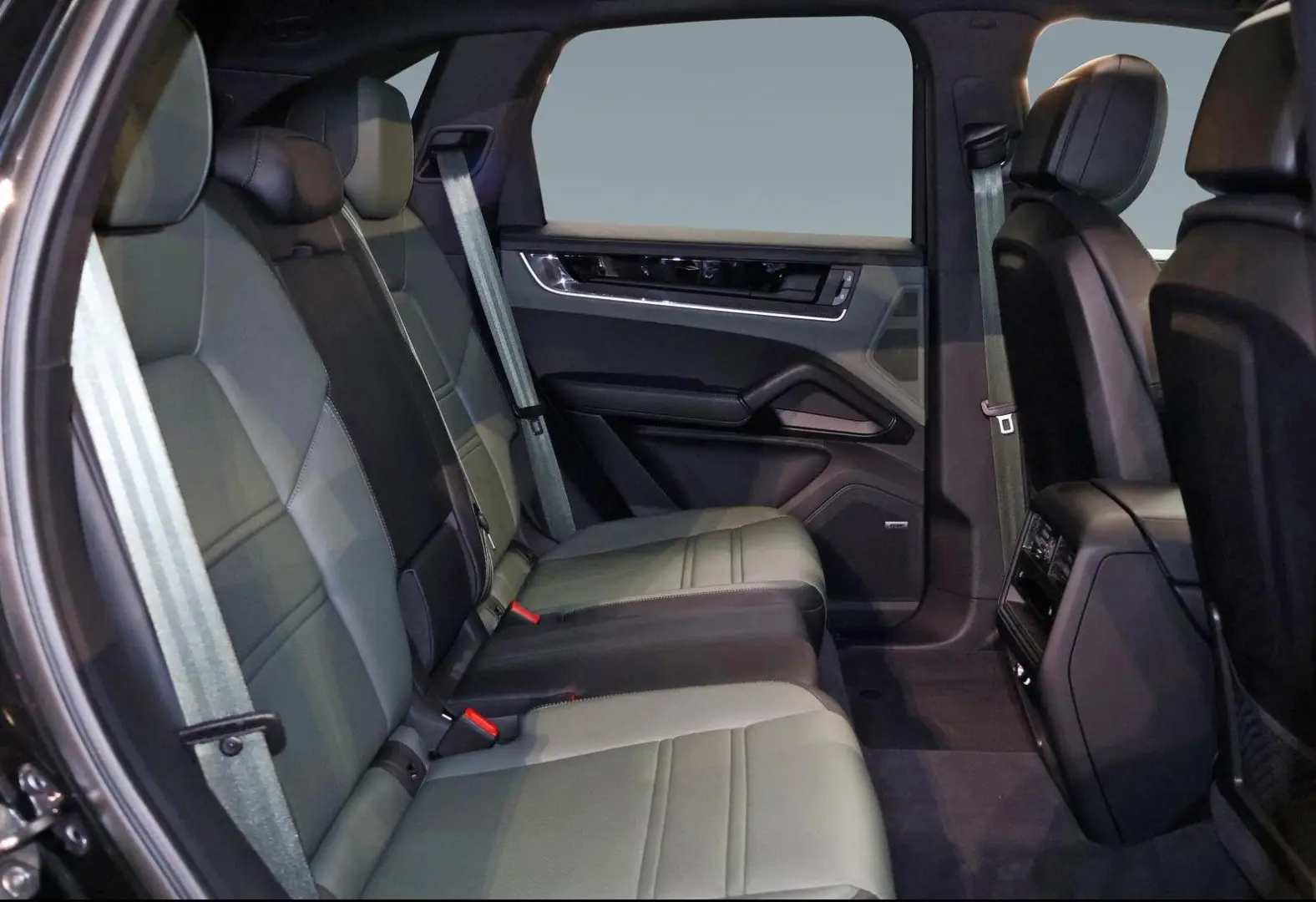 Porsche Cayenne E-Hybrid pneu pano masaj ventilatie Matrix