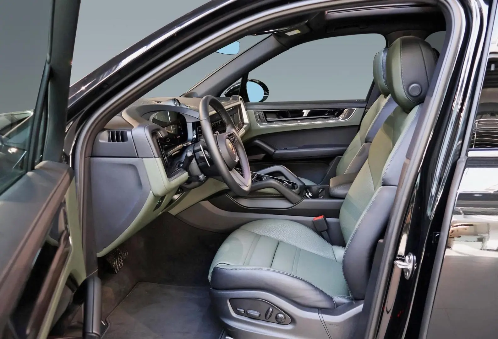 Porsche Cayenne E-Hybrid pneu pano masaj ventilatie Matrix