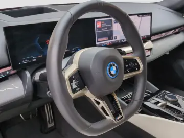 550e xDrive Limousine M Sport AHK Kamera LED Len