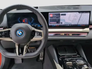 550e xDrive Limousine M Sport AHK Kamera LED Len