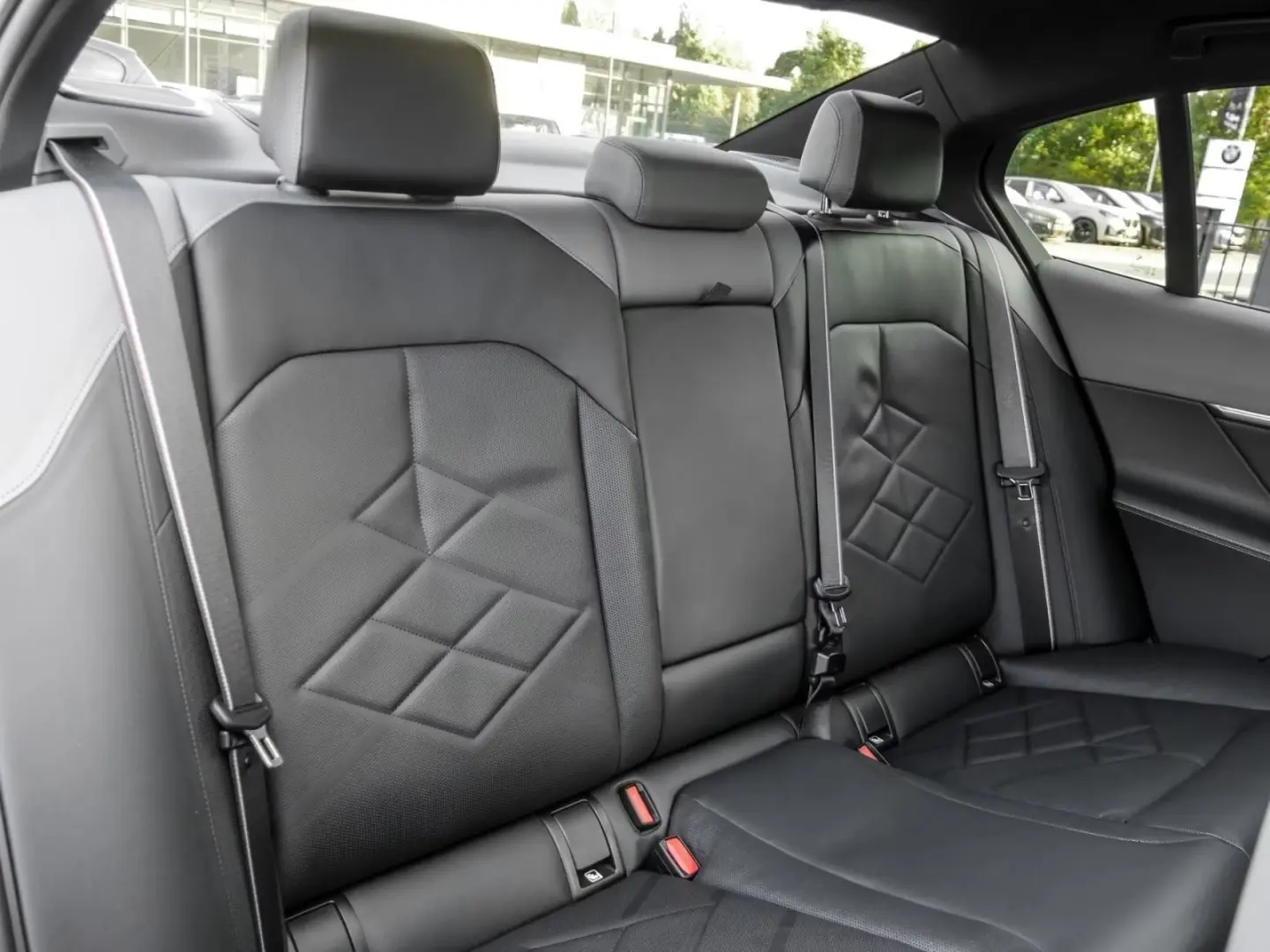 BMW 550 e xDrive Limousine M Sport Pro B&W