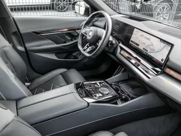 BMW 550 e xDrive Limousine M Sport Pro B&W