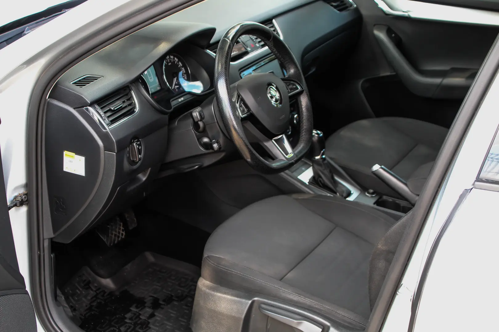 Skoda Octavia3   DSG  2.0TDI  150Cp