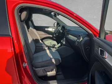 XC40 B3 MILD-Hybrid Automatik Plus Dark LED