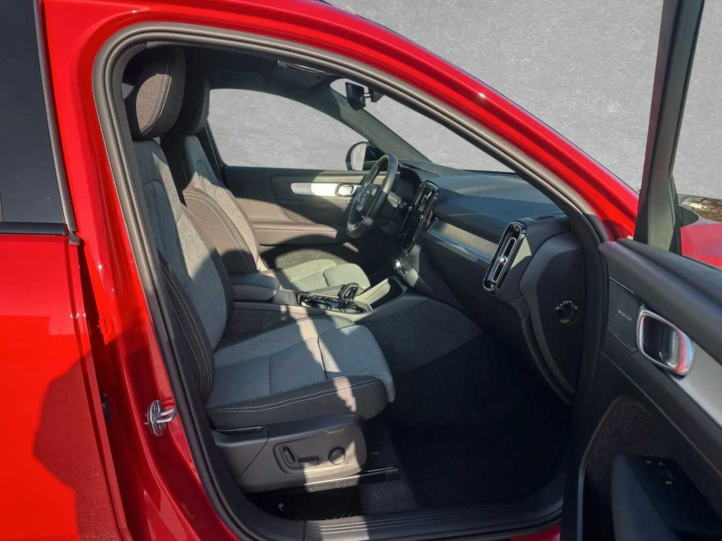 XC40 B3 MILD-Hybrid Automatik Plus Dark LED