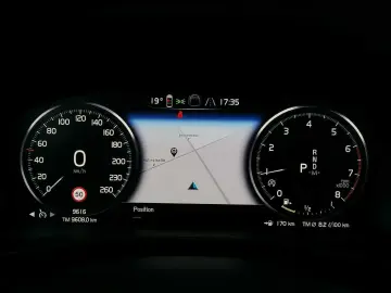 XC40 T2 2WD Plus Dark  Pano  Kamera uvm.