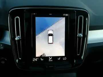 XC40 T2 2WD Plus Dark  Pano  Kamera uvm.