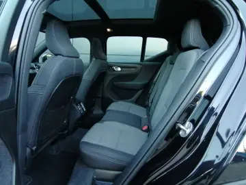 XC40 T2 2WD Plus Dark  Pano  Kamera uvm.