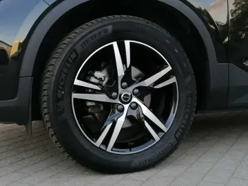 XC40 T2 2WD Plus Dark  Pano  Kamera uvm.