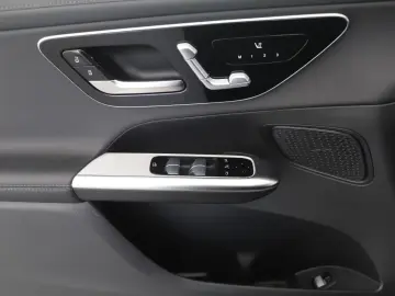 Mercedes-Benz GLC 200 Linie AMG 4M 2x LED PANO AHK