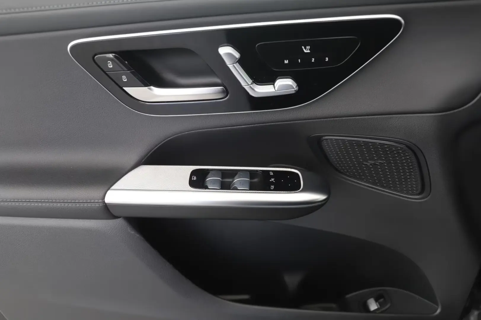 Mercedes-Benz GLC 200 Linie AMG 4M 2x LED PANO AHK