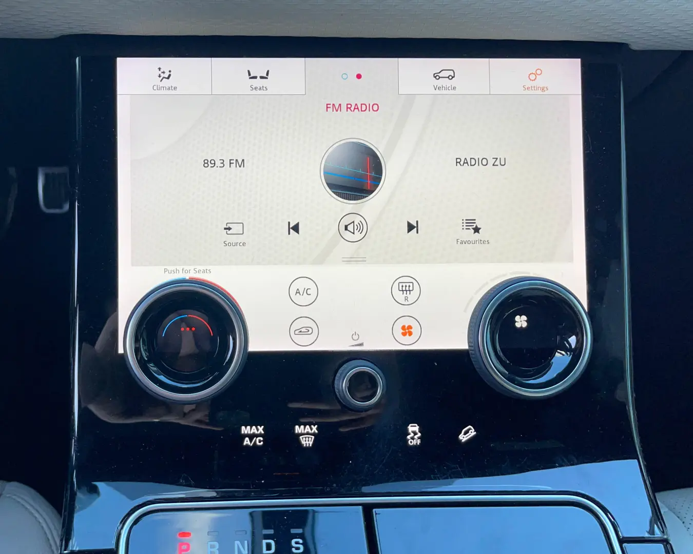 Range Rover Velar R-DYNAMIC