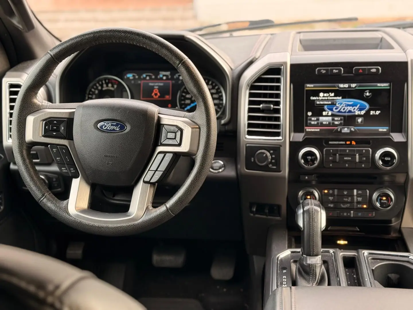 Ford F-150 Platinum – Luxury & Power - Autoutilitara