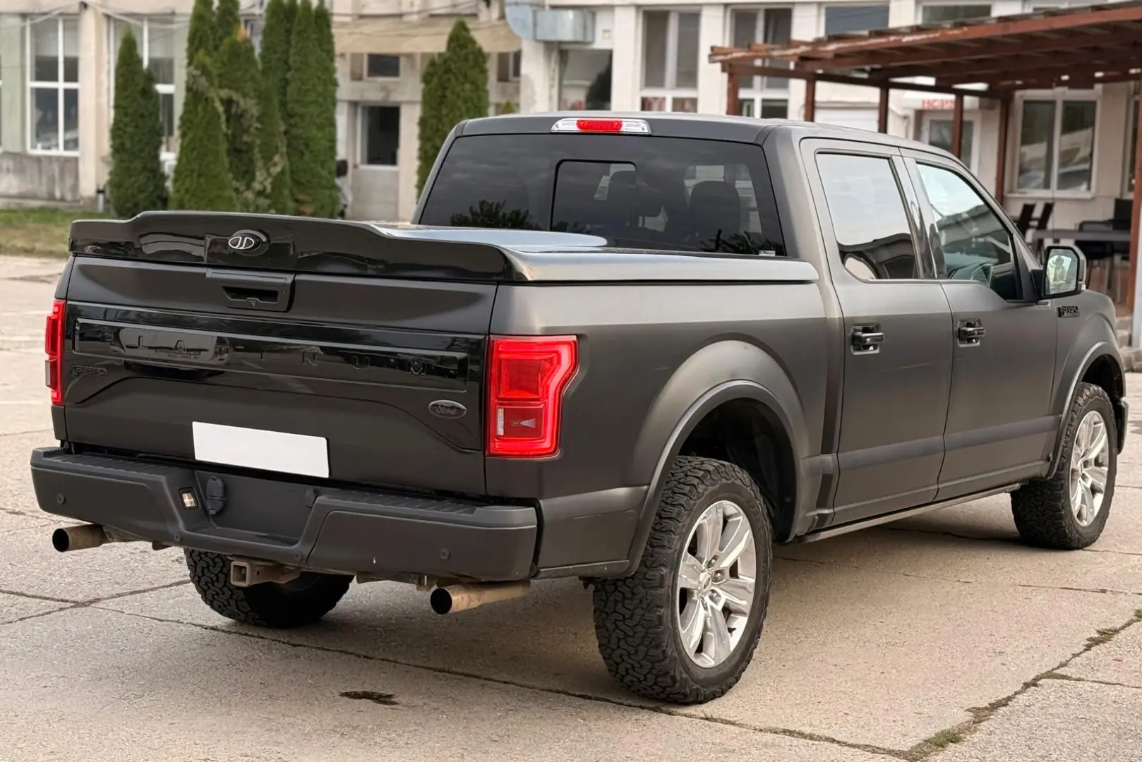 Ford F-150 Platinum – Luxury & Power - Autoutilitara