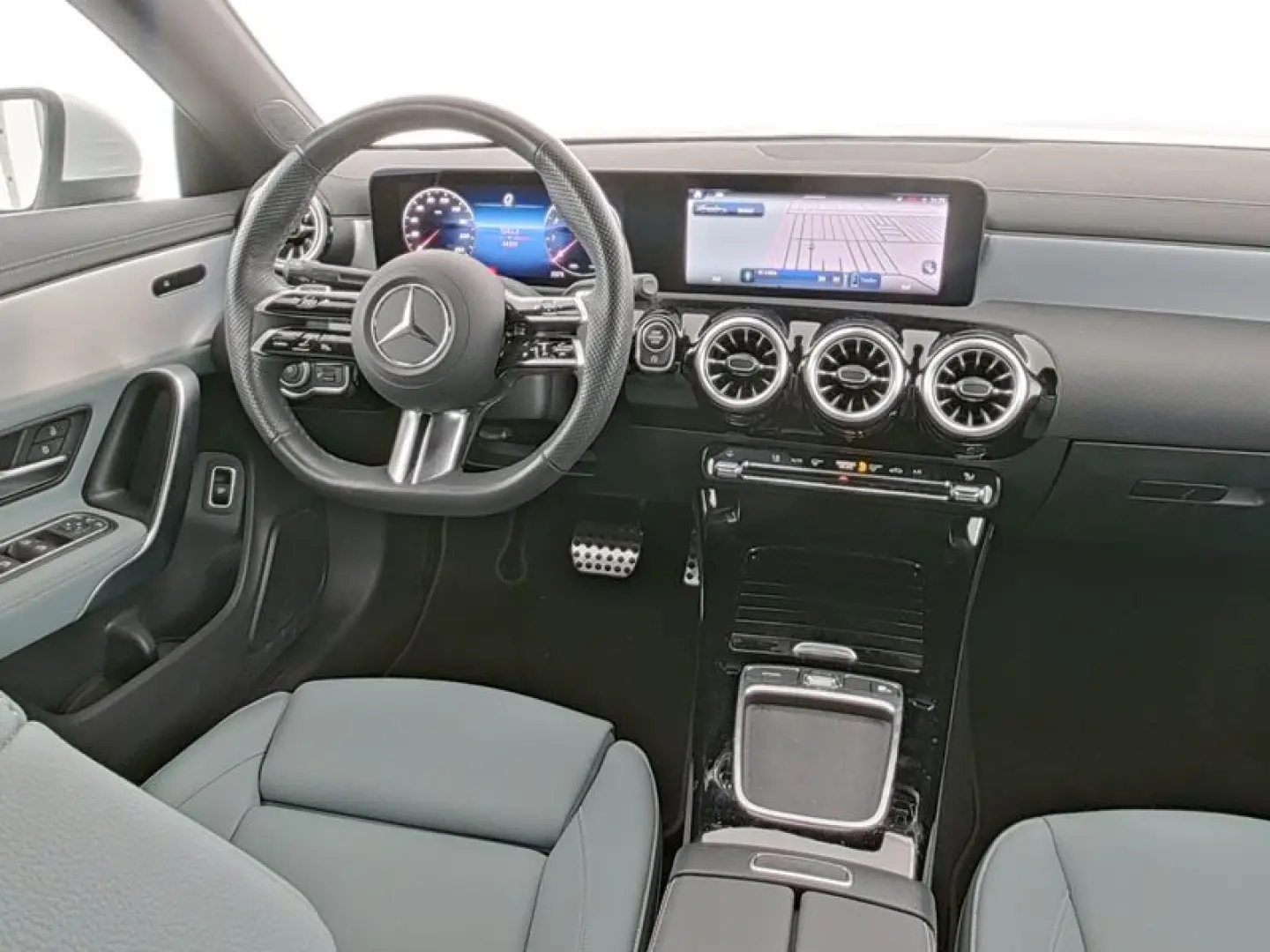 CLA 200 AMG  LED MBUX WINTERPAKET 360 KAMERA