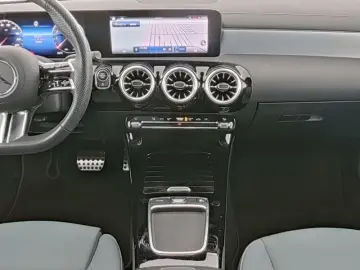 CLA 200 AMG  LED MBUX WINTERPAKET 360 KAMERA