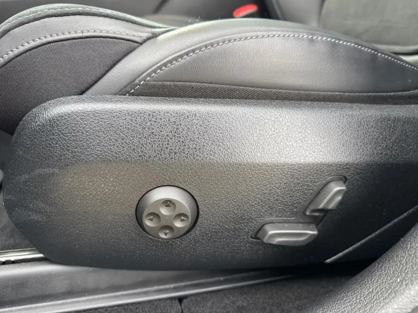 Mercedes-Benz GLC 300 d 4M AMG NIGHT AHK PANO