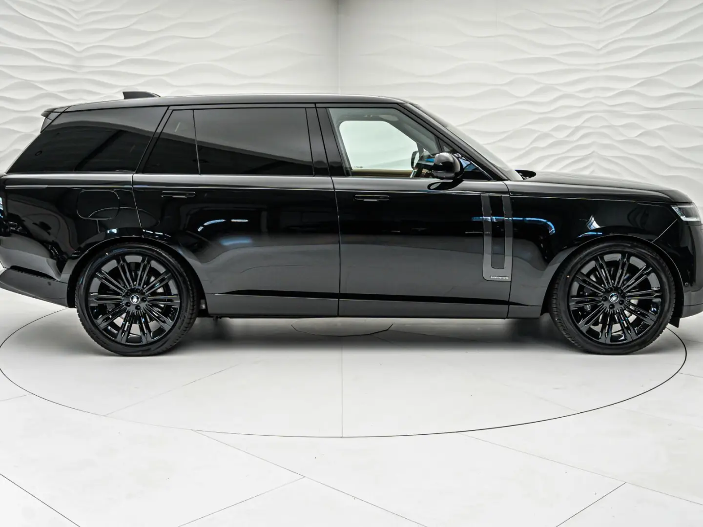 Range Rover D350 Autobiography LWB DVD