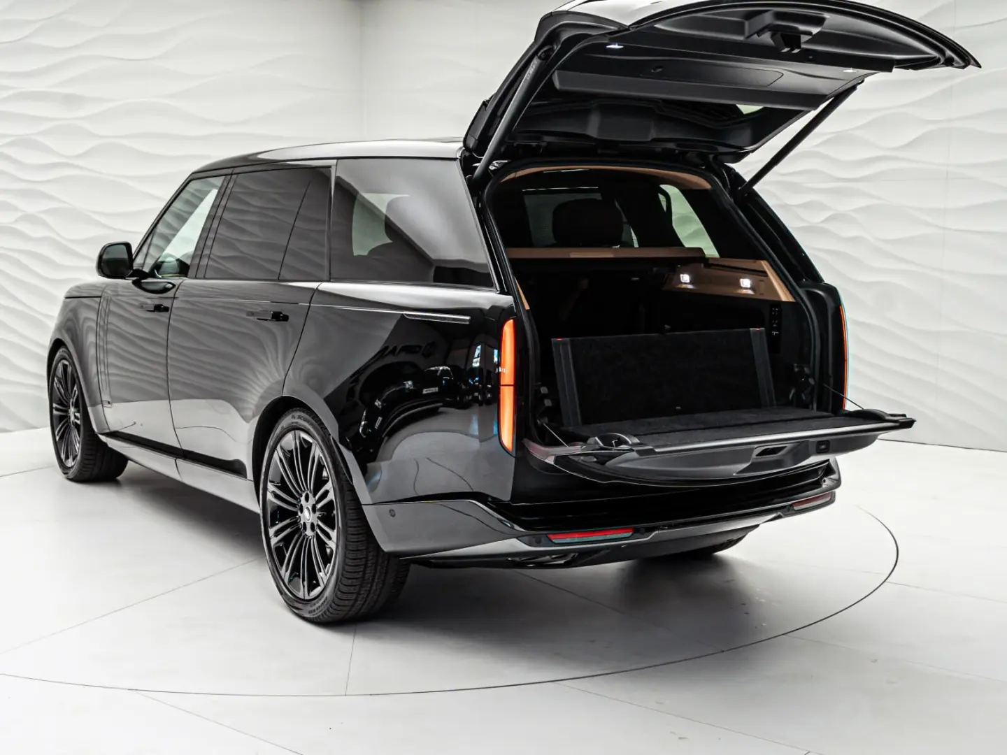 Range Rover D350 Autobiography LWB DVD