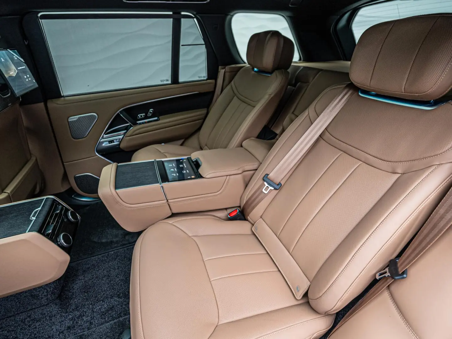 Range Rover D350 Autobiography LWB DVD