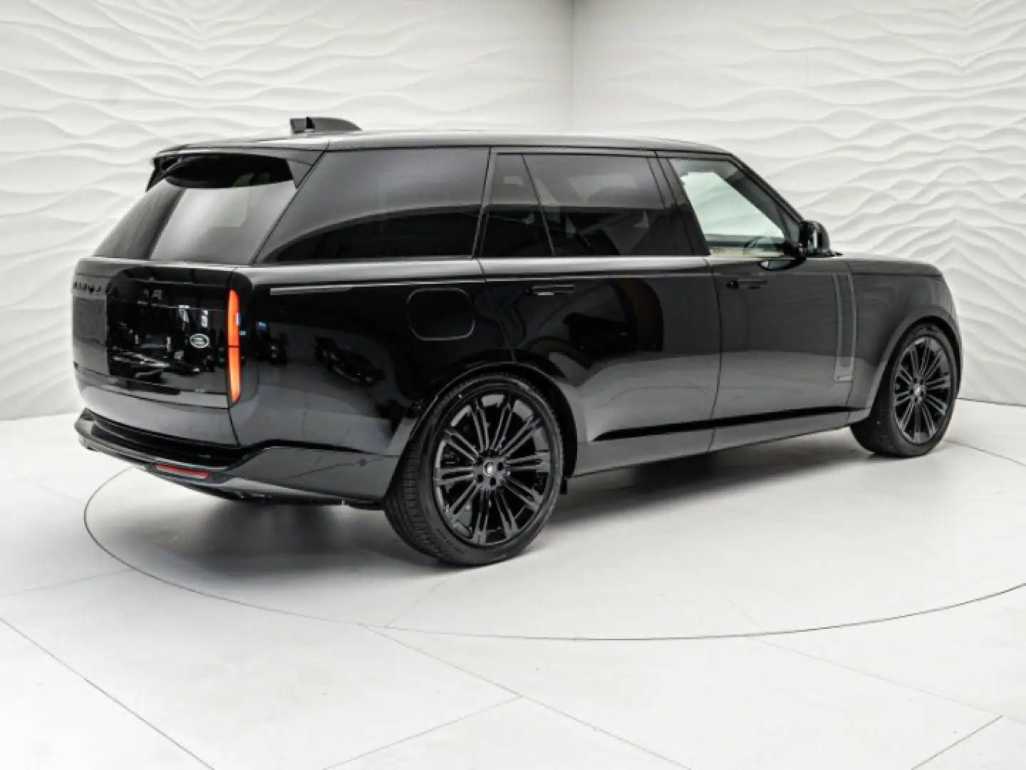 Range Rover D350 Autobiography LWB DVD