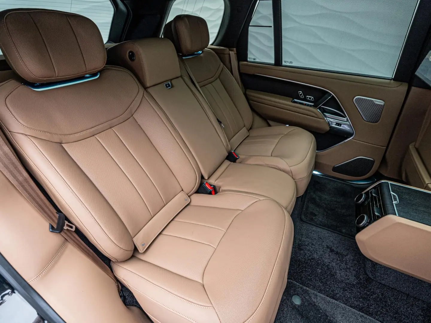 Range Rover D350 Autobiography LWB DVD