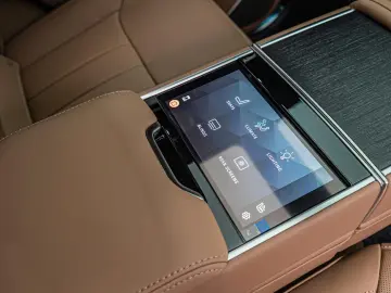 Range Rover D350 Autobiography LWB DVD