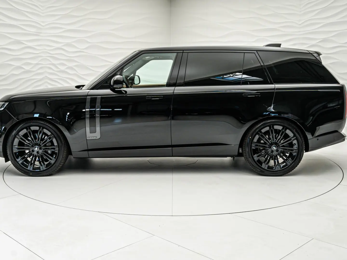 Range Rover D350 Autobiography LWB DVD