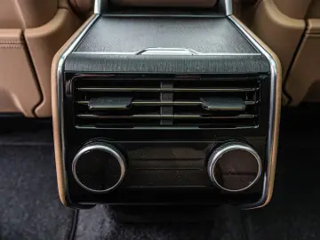 Range Rover D350 Autobiography LWB DVD