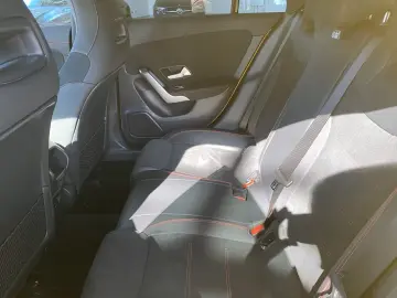 CLA 250 AMG AHK MBUX Multib. 19  Kamera Night