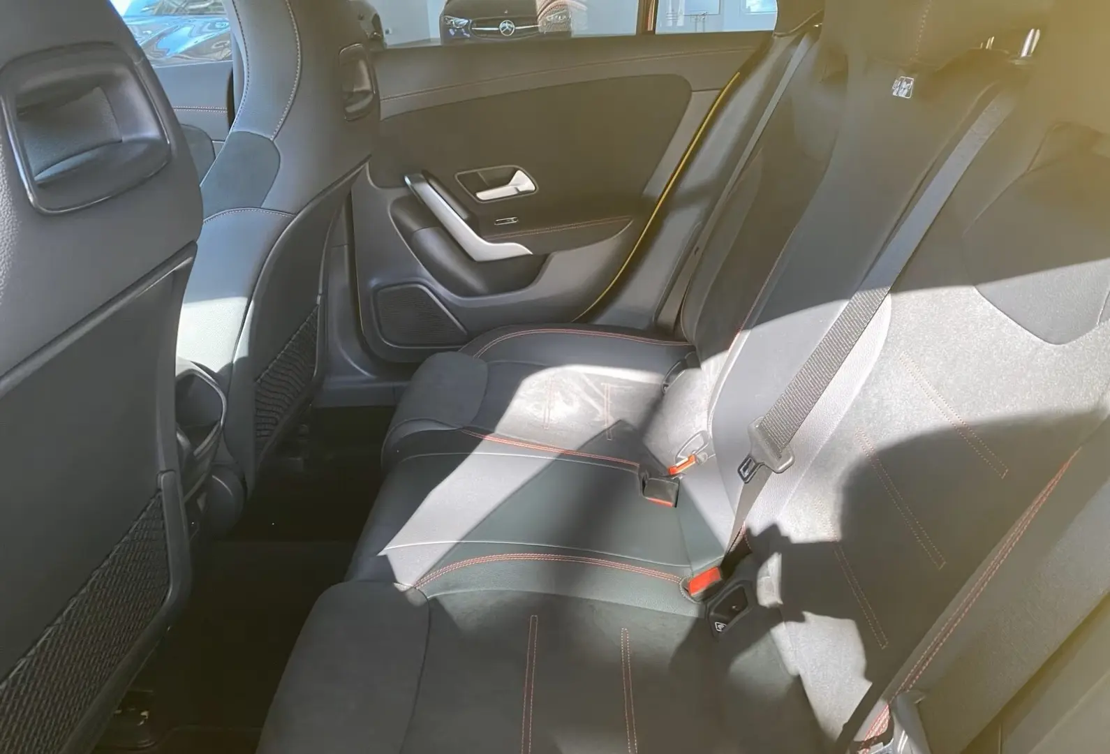 CLA 250 AMG AHK MBUX Multib. 19  Kamera Night