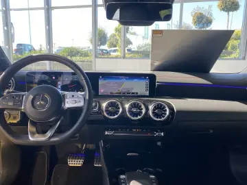 CLA 250 AMG AHK MBUX Multib. 19  Kamera Night