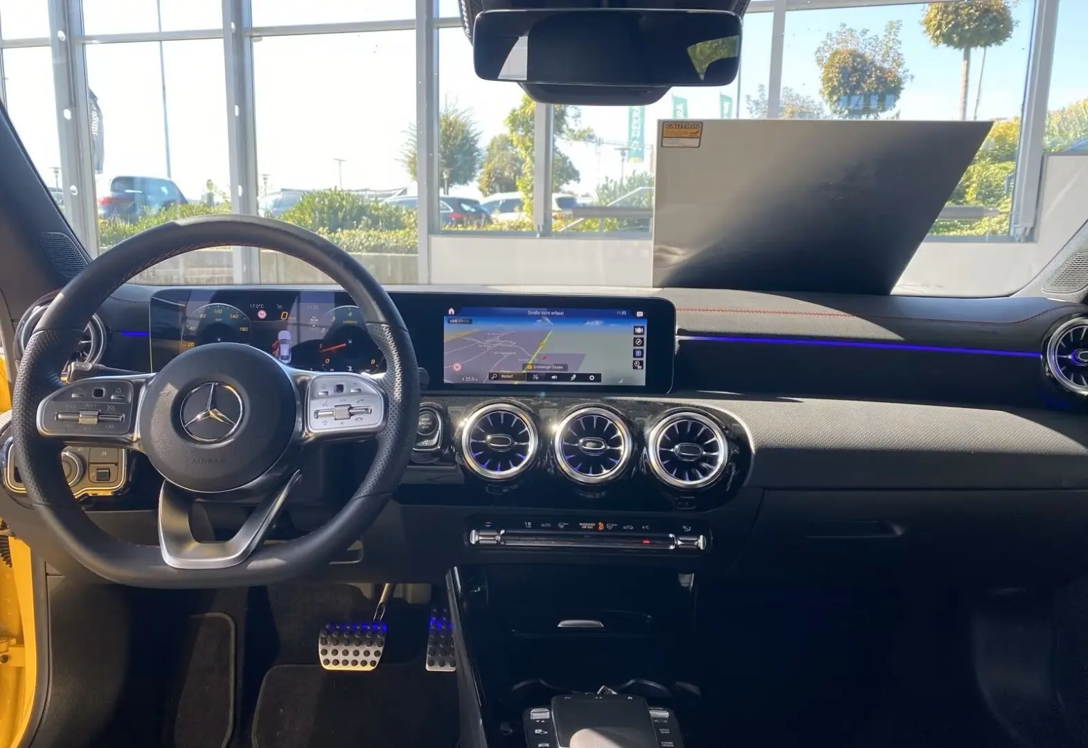 CLA 250 AMG AHK MBUX Multib. 19  Kamera Night