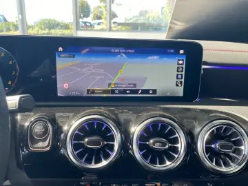 CLA 250 AMG AHK MBUX Multib. 19  Kamera Night